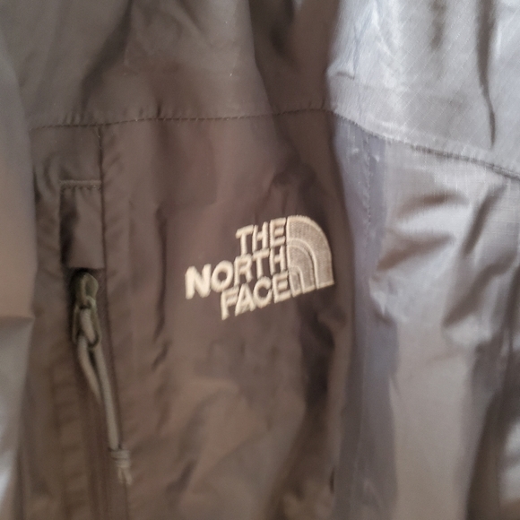 THE NORTH FACE HyVent Ski / Snow Jacket - 2 toned - men's. - Picture 2 of 5